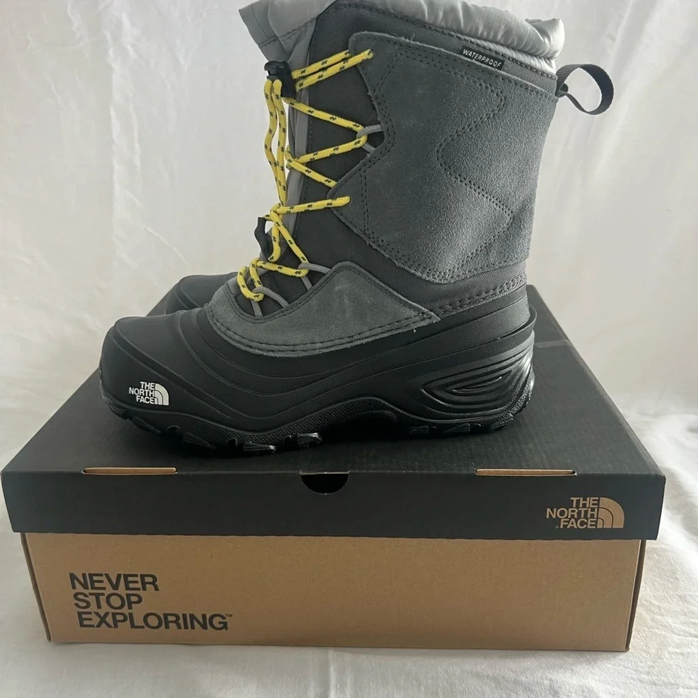 The North Face Boys winter boots-NEW
